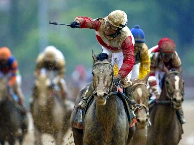 Jockey Joel Rosario celebrates after crossing the finish first on Orb during the running of the 139th Kentucky Derby horse race at Churchill Downs in Louisville, Kentucky May 4, 2013 (Credit: Reuters/Jeff Haynes)