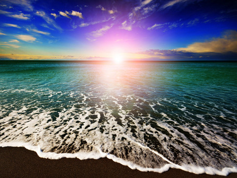 Sun setting, touching the horizon on a beach on the Black Sea in the Ukraine  (Olena Mykhaylova via Fotolia)