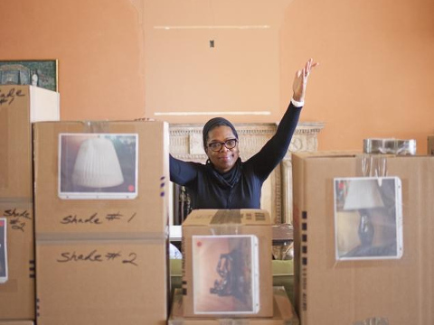 Oprah Winfrey packing up her belongings from The Oprah Winfrey Collection to be sold at yard sale at the Santa Barbara Racquet and Polo club to raise money for the Oprah Winfrey Leadership Academy Foundation College Fund (Credit: Luca Trovato/O The Oprah Magazine)