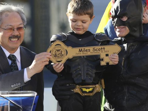 Five-year-old leukemia survivor Miles Scott, dressed as Batkid receives a key to the city declaring him Junior Mayor from San Francisco from Mayor Ed Lee (L) during a ceremony as part of a day arranged by the Make-A-Wish Foundation in San Francisco, California. The young cancer survivor was treated to various super hero scenarios including receiving a commendation at San Francisco City Hall (Credit: Robert Galbraith/Reuters)