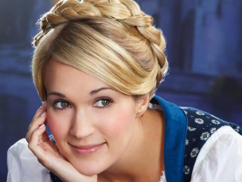 Carrie Underwood as Maria Rainer in the Sound of Music Live! poses for a publicity photo (Credit: NBC)