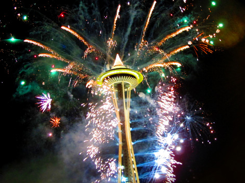 New Year's Eve fireworks celebration at the Space Needle in Seattle, Washington, December 31, 2010 (Credit: Shannon Kringen via Flickr)